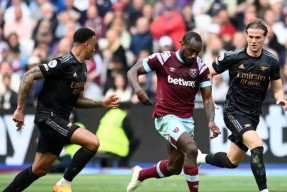 九游体育官网-离谱！里程碑夜西汉姆刷新队史纪录本菲卡赛后队长鼓劲，转折点布莱顿篮板制胜的简单介绍